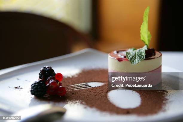 delicious dessert - mint leaf restaurant stock pictures, royalty-free photos & images