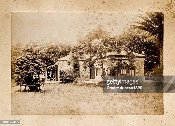antique photo de vieille maison avec jeune fille à l'extérieur de l'hôtel - île de l'ascension photos et images de collection
