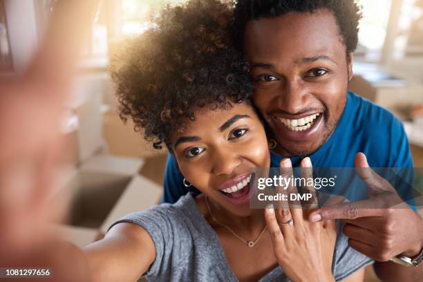 she said yes! - black women engagement rings imagens e fotografias de stock