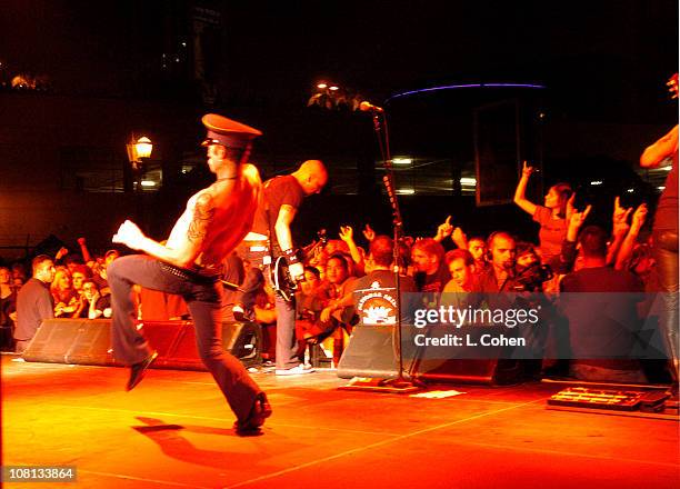 Platinum artists Velvet Revolver surprise thousands of people with a special free performance in Hollywood prior to kicking off their headlining tour.