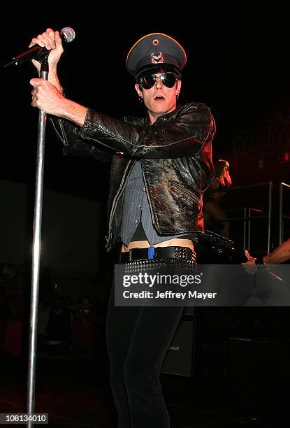 Scott Weiland of Velvet Revolver during Velvet Revolver Takes Over Sunset Blvd with Surprise Concert - October 13, 2004 at Sunset Blvd in Los...