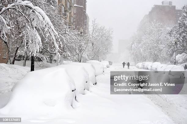 block of snow-covered cars - blizzard stock-fotos und bilder