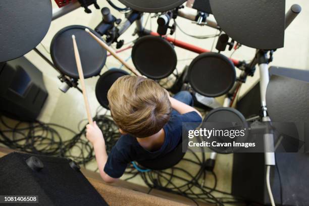 overhead view of boy playing drum kit at grace baptist church - instrumentos de percusión fotografías e imágenes de stock