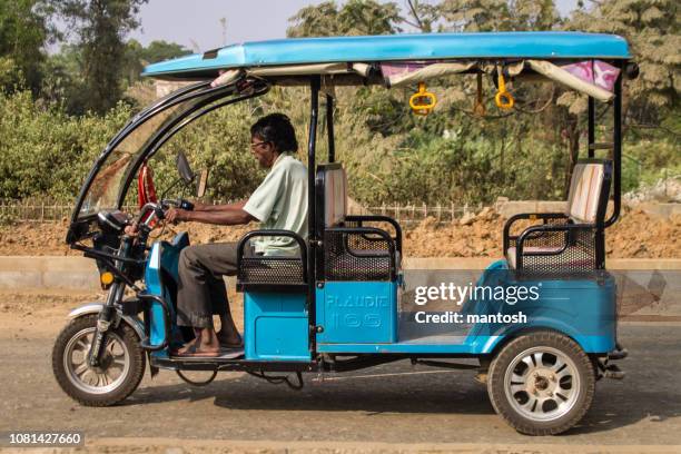 motorized electric rickshaw or toto in  india - rickshaw or tuk tuk or surrey or pedicab stock pictures, royalty-free photos & images