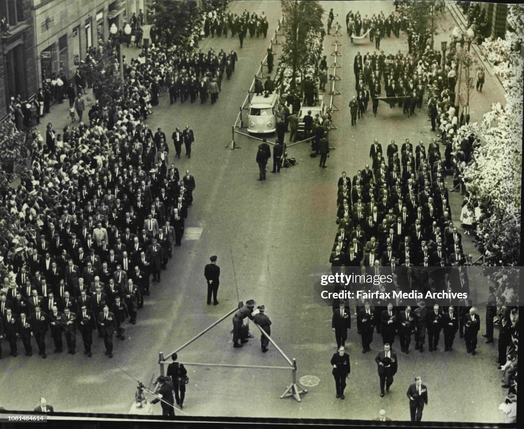 Anzac Day Sydney, Suburbs. April 28, 1964. . Nachrichtenfoto Getty