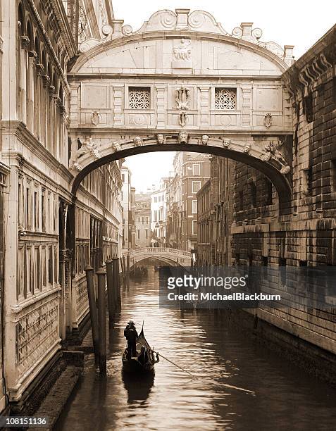 gondola under bridge of sighs, sepia toned - bridge of sigh stock pictures, royalty-free photos & images