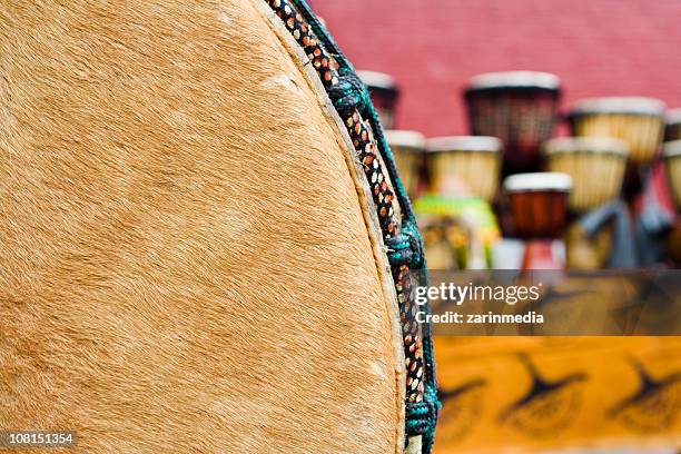 tamburi africani mano - djembe foto e immagini stock