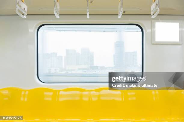 empty subway train - treincoupé stockfoto's en -beelden