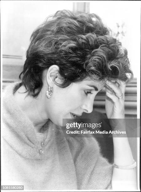 Actress Peta Toppano at the Market Place restaurant in the Hilton, City. July 21, 1986. .