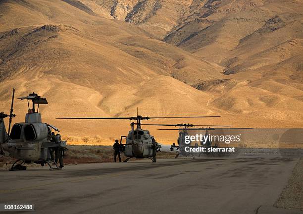 corrida do sol - helicóptero militar imagens e fotografias de stock