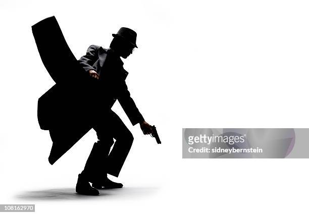 silueta de hombre con chaqueta de retención y la pistola sobre fondo blanco - abrigo negro fotografías e imágenes de stock