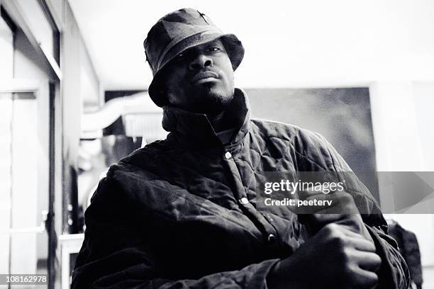 peligroso - hip hop fotografías e imágenes de stock