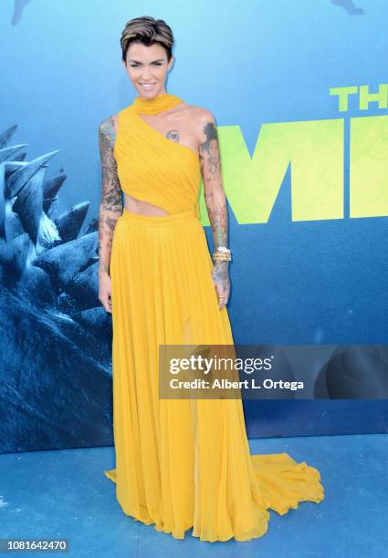 Meg Ruby Rosen Warner Bros And Gravity Premiere Of The Meg Arrivals Photos and Premium ...