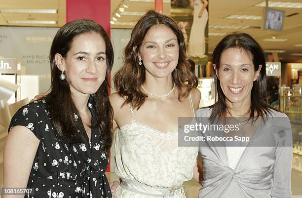 Jane Lauder of Este Lauder, American Beauty spokesperson Ashley Judd and Jane Hudis, president of Beauty Bank