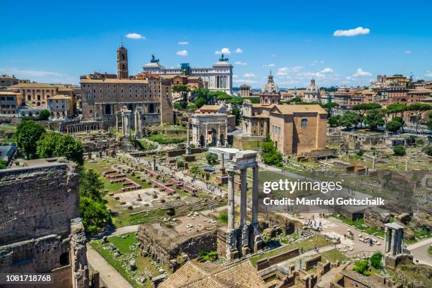 the roman forum from palatine hill with view of the central square area and the remaining corinthian columns of the temple of castor and pollux in the foreground, rome, italy, june 28, 2018 - het forum van rome stockfoto's en -beelden