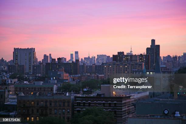harlem cityscape at dusk - harlem stockfoto's en -beelden