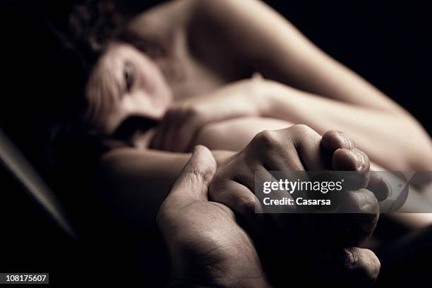 man holding naked and crouching woman's hand - 性暴力 個照片及圖片檔