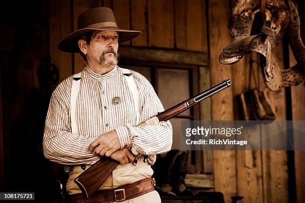 l'sceriffo - cowboy gun foto e immagini stock