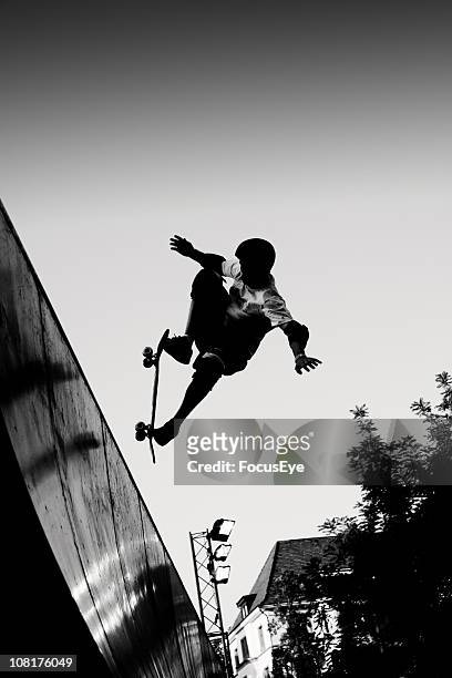 silhouette of skateboarder on ramp, black and white - skateboard bildbanksfoton och bilder