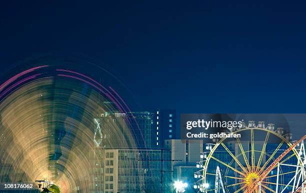 motion blur of ferris wheel - dom van keulen stockfoto's en -beelden