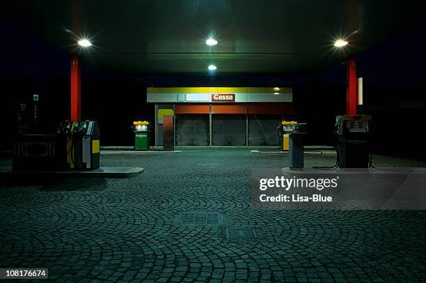 empty gas station at night - abandoned gas station stock pictures, royalty-free photos & images