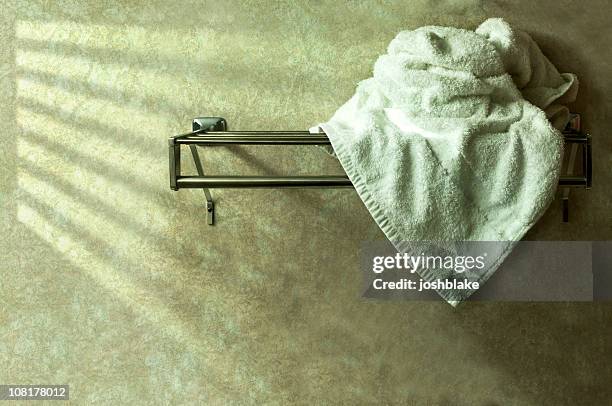 mattina gli asciugamani - asciugamano foto e immagini stock