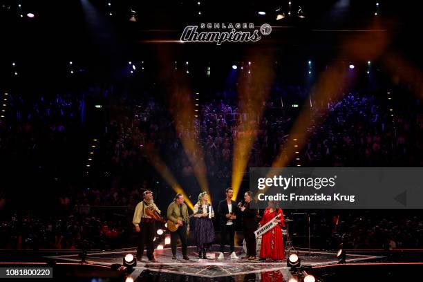 Paul Kelly, Joey Kelly, Maria Patricia Kelly, Florian Silbereisen, Angelo Kelly and Kathy Ann Kelly during the television show 'Schlagerchampions -...