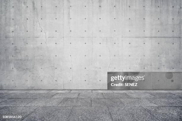 empty studio background, concrete texture - pared de cemento fotografías e imágenes de stock