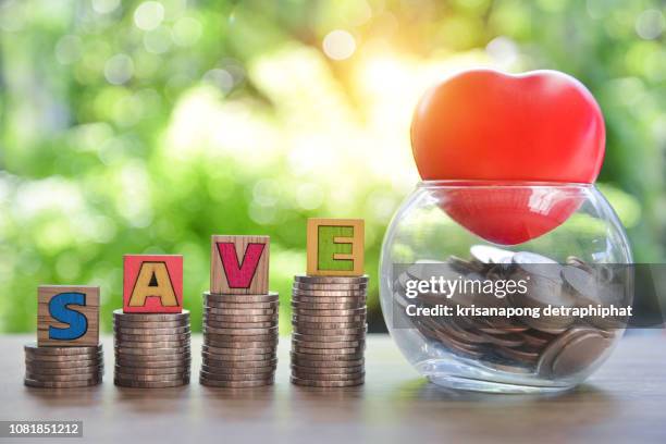 save money for heart disease. - save money stock-fotos und bilder