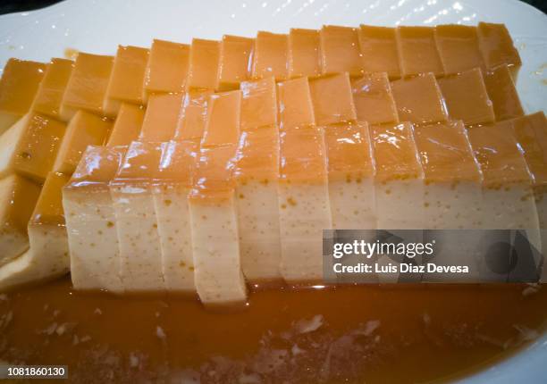 caramelized flan - pudim-de-leite imagens e fotografias de stock