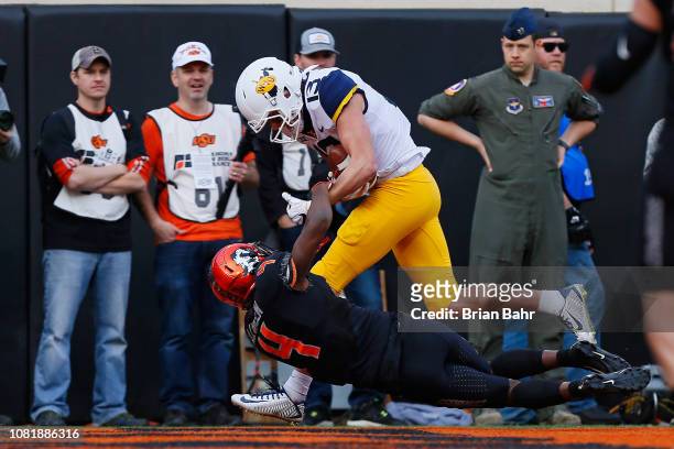 Wide receiver David Sills V of the West Virginia Mountaineers holds onto a 22-yard touchdown catch against cornerback A.J. Green of the Oklahoma...