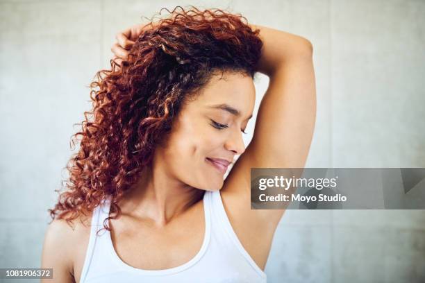 nicht mehr dunklen flecken! - achselhöhle stock-fotos und bilder