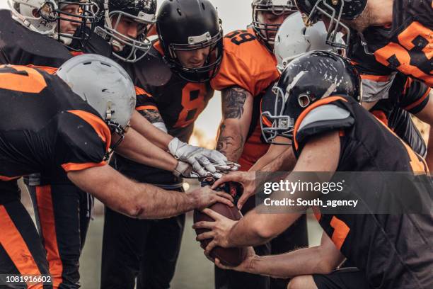 Performance Teamwork Nfl Team Working Hard Photos and Premium High Res Pictures - Getty Images