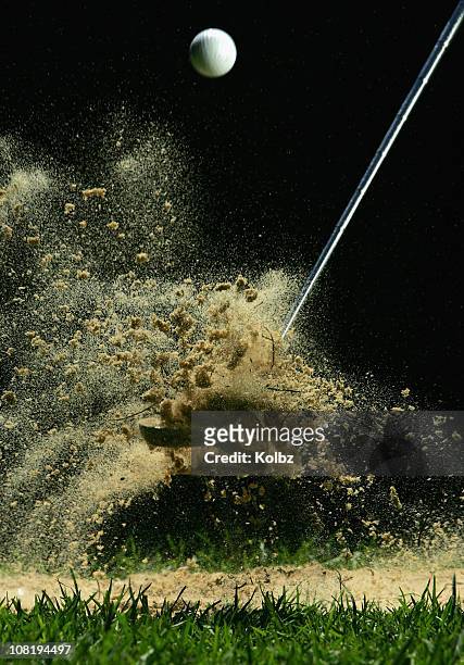 golf ball being hit - taking a shot sport stockfoto's en -beelden