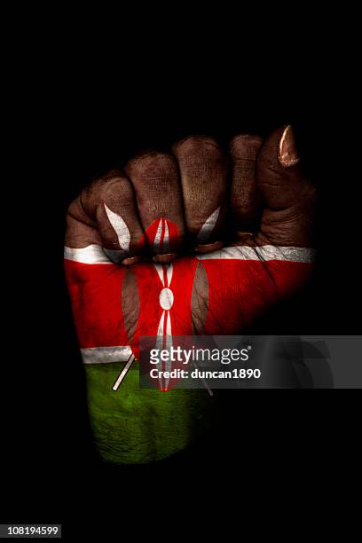 tenir fermement poing avec drapeau kényan de peinture, isolé sur noir - kenya flag photos et images de collection