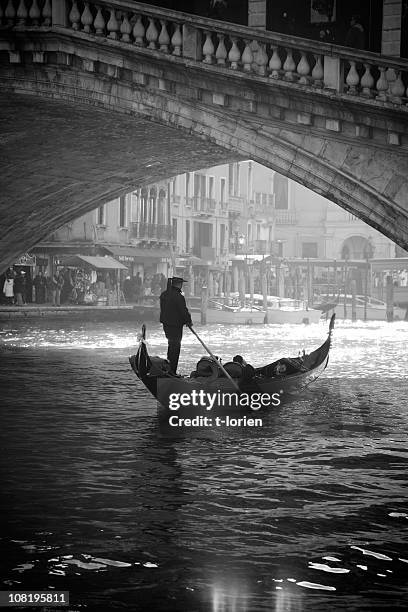 gondoleiro cinzento. - gondolier - fotografias e filmes do acervo