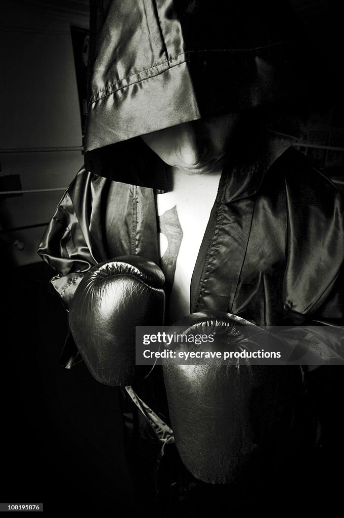 Retrato de hombre boxeador resistente carcasa, blanco y negro