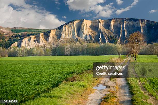 badlands von atri - abruzzo stock-fotos und bilder