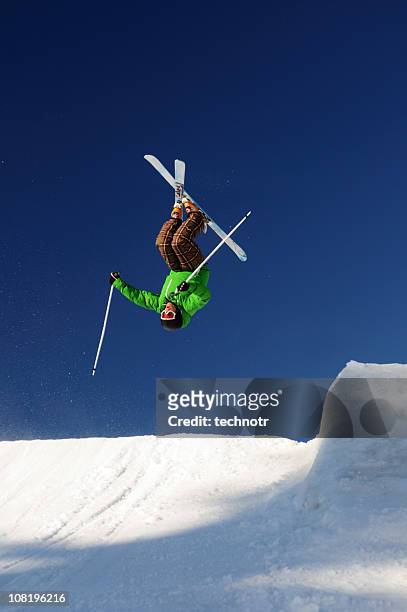 free style skier - freestyle skiing stockfoto's en -beelden