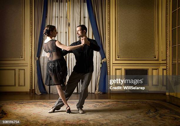 tango dancers - tango argentina stock pictures, royalty-free photos & images