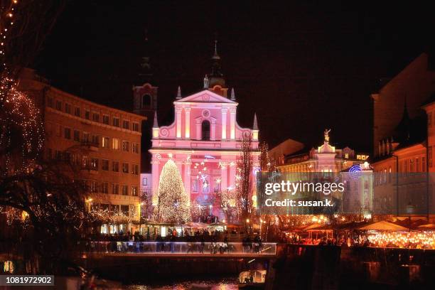 beautiful christmas light in the heart of old town ljubljana. - koper photos et images de collection