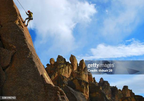 climber rappelling - smith rock state park stockfoto's en -beelden