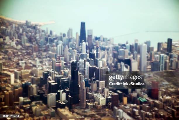 空から見たシカゴのダウンタウン、チルトシフト - チルトシフト ストックフォトと画像
