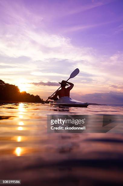 kajakfahren in costa rica - romantic sunset stock-fotos und bilder