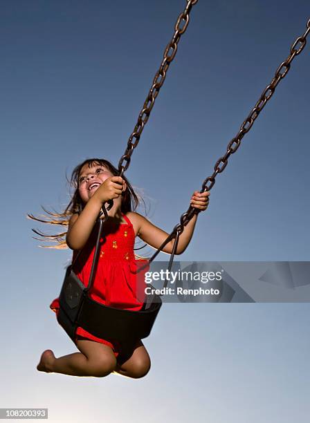 bambina fiore - altalena foto e immagini stock
