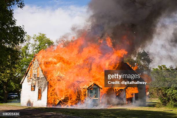 house feuer - house fire stock-fotos und bilder