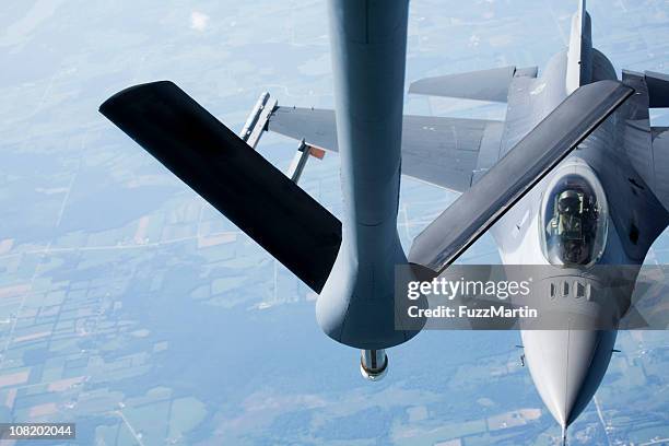 mid-air refueling of an f-16 - us air force pilot stock pictures, royalty-free photos & images