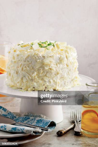 torta, pan di spagna con cioccolato bianco, victoria sponge cake - gateaux foto e immagini stock