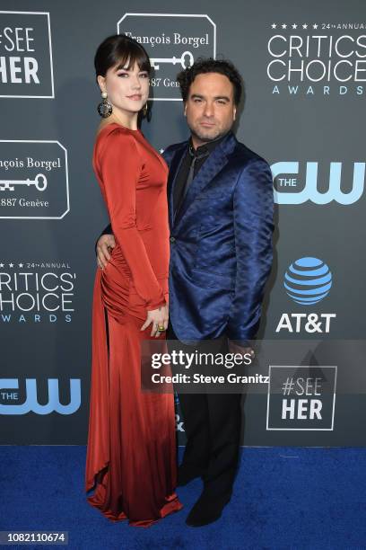 Alaina Meyer and Johnny Galecki attend the 24th annual Critics' Choice Awards at Barker Hangar on January 13, 2019 in Santa Monica, California.