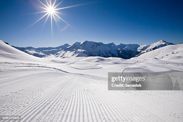 ski trail - skipiste stockfoto's en -beelden